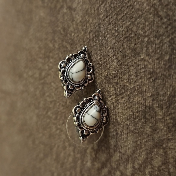 3/$20 Antique Victorian Style Stainless Steel Magnesite Post Earrings - Picture 5 of 6